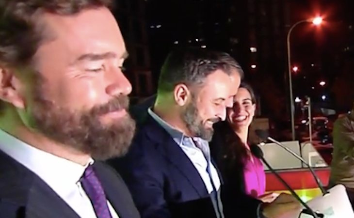 Euforia en VOX ante los 52 escaños obtenidos.

Santiago Abascal: 'Recurriremos todas las leyes liberticidas'