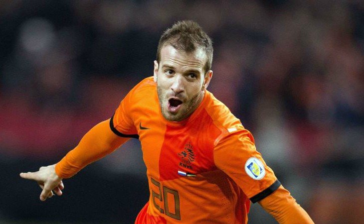 Rafael Van der Vaart durante un partido con la selección holandesa