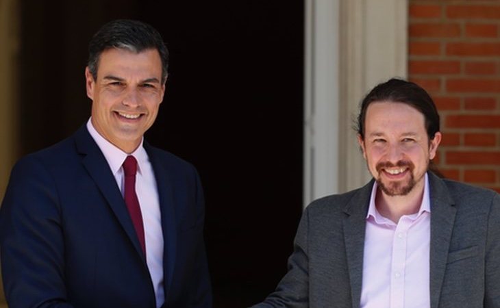 Iglesias y Sánchez aprueban un Gobierno de coalición