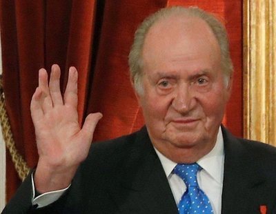 El rey Juan Carlos reaparece con una sospechosa marca en la cabeza