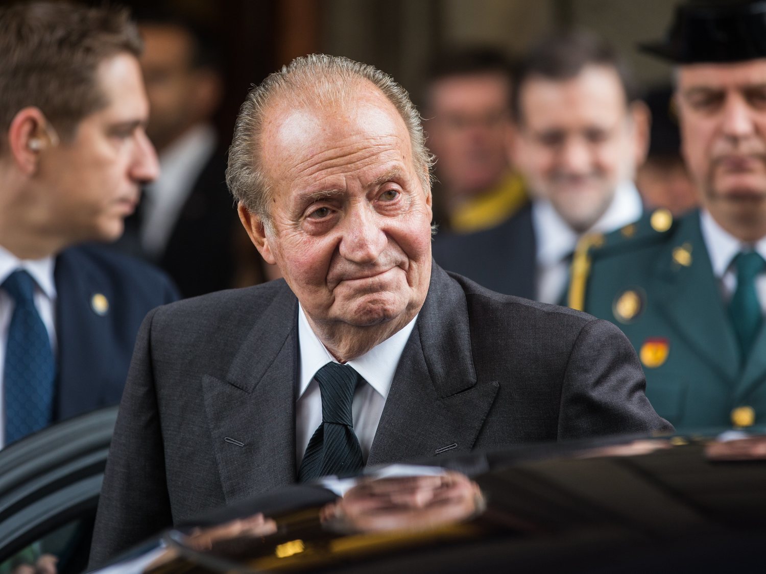 El rey Juan Carlos reaparece con una sospechosa marca en la cabeza