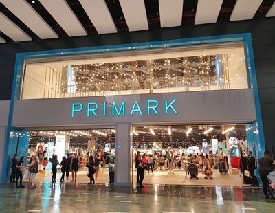 Trabajar en Primark: así son las condiciones y salarios de sus dependientes y cajeros