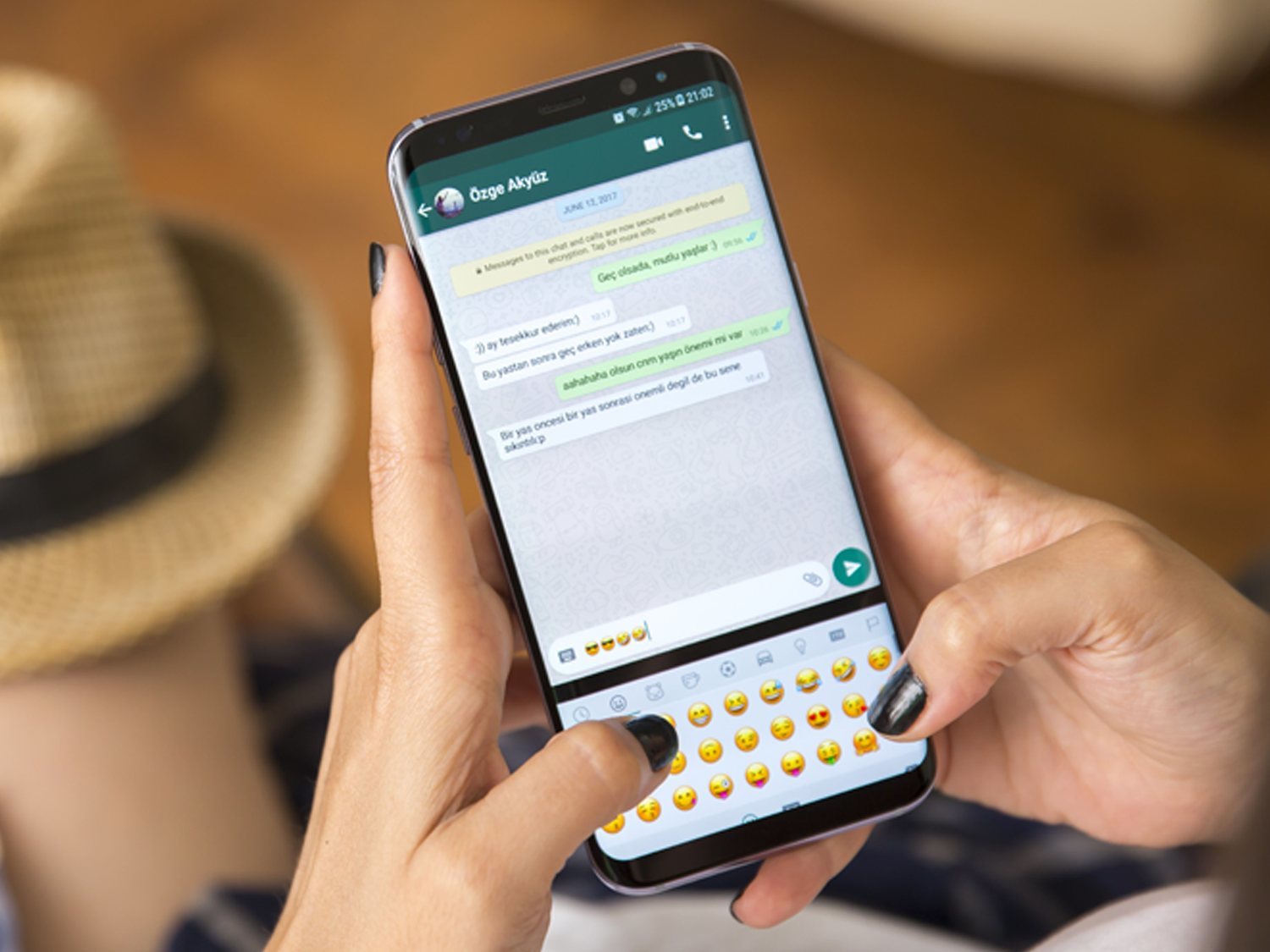 El fallo de WhatsApp que permite espiar conversaciones enviando un simple archivo de vídeo