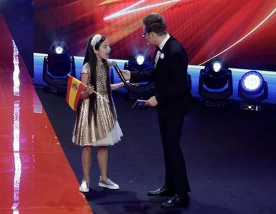 Una brillante Melani despunta con su inglés en la ceremonia de apertura de Eurovisión Junior 2019