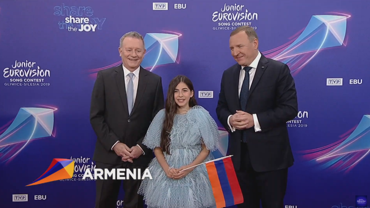 Karina Ignatyan representa a Armenia con 'Colours of Your Dream', un tema muy movido con aires étnicos y modernos.