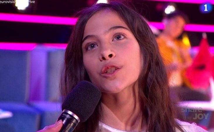 Los presentadores felicitan a Melani por su actuación: 'La música ha sido siempre mi pasión', asegura