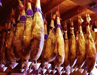 Según la OCU, el mejor jamón 100% ibérico de bellota en lonchas cuesta menos de 20 euros