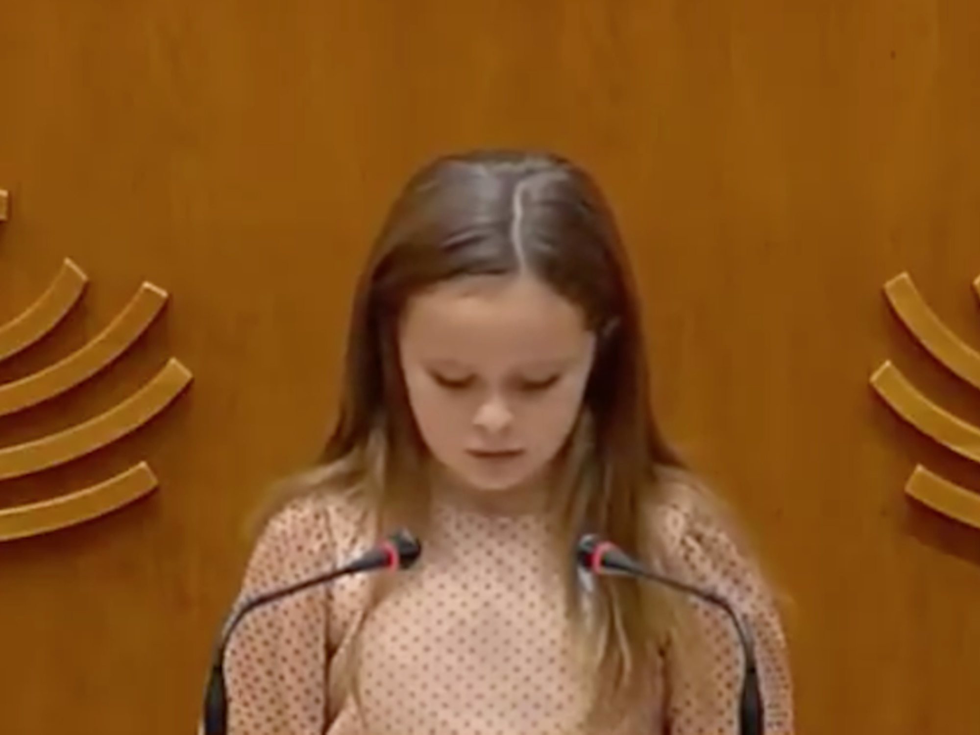 El emotivo discurso de Elsa, una niña trans extremeña, dando una lección a los políticos