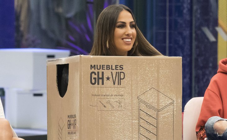 Noemí Salazar, como mueble oficial, tuvo que llevar una caja de cartón en 'GH VIP 7'