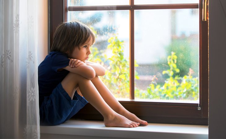 Cuando la policía fue a buscarlo a su domicilio, encontraron que había abandonado a dos niños más en su interior, se encontraban sin la supervisión de ningún adulto