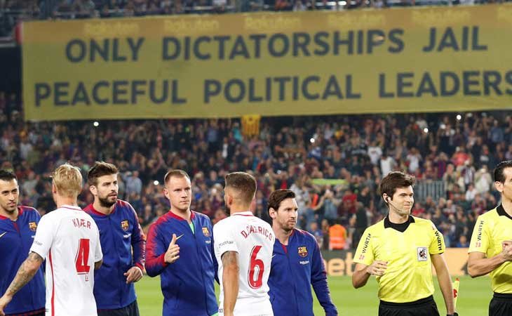 Pancarta independentista en el Camp Nou