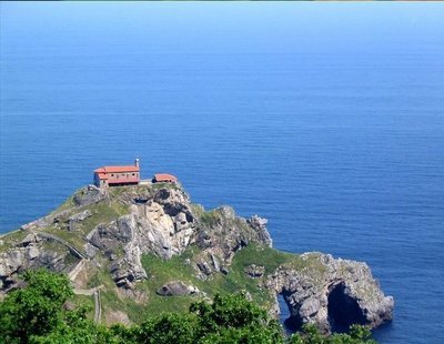 20.000 firmas para evitar un párking en Gaztelugatxe, el escenario vasco de 'Juego de Tronos'