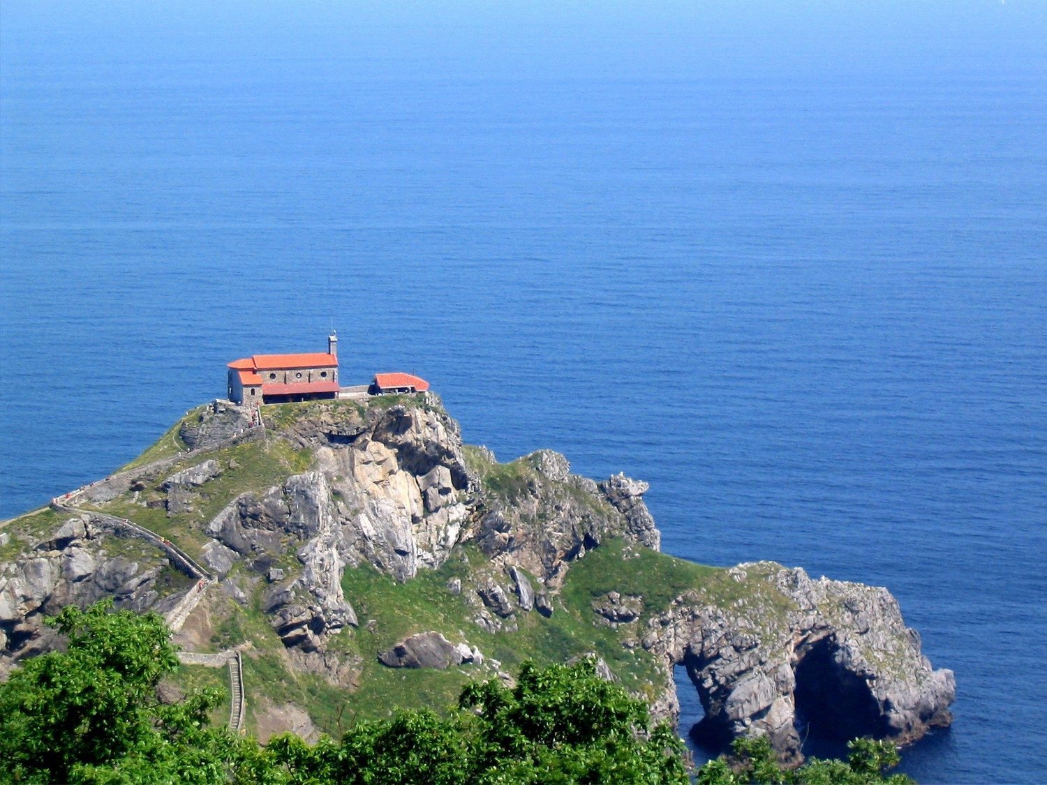 20.000 firmas para evitar un párking en Gaztelugatxe, el escenario vasco de 'Juego de Tronos'