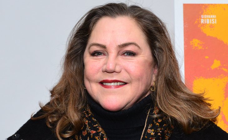 Antes de sus problemas médicos, Kathleen Turner fue considerada toda una sex symbol en la industria estadounidense por su papel en 'Fuego en el cuerpo'