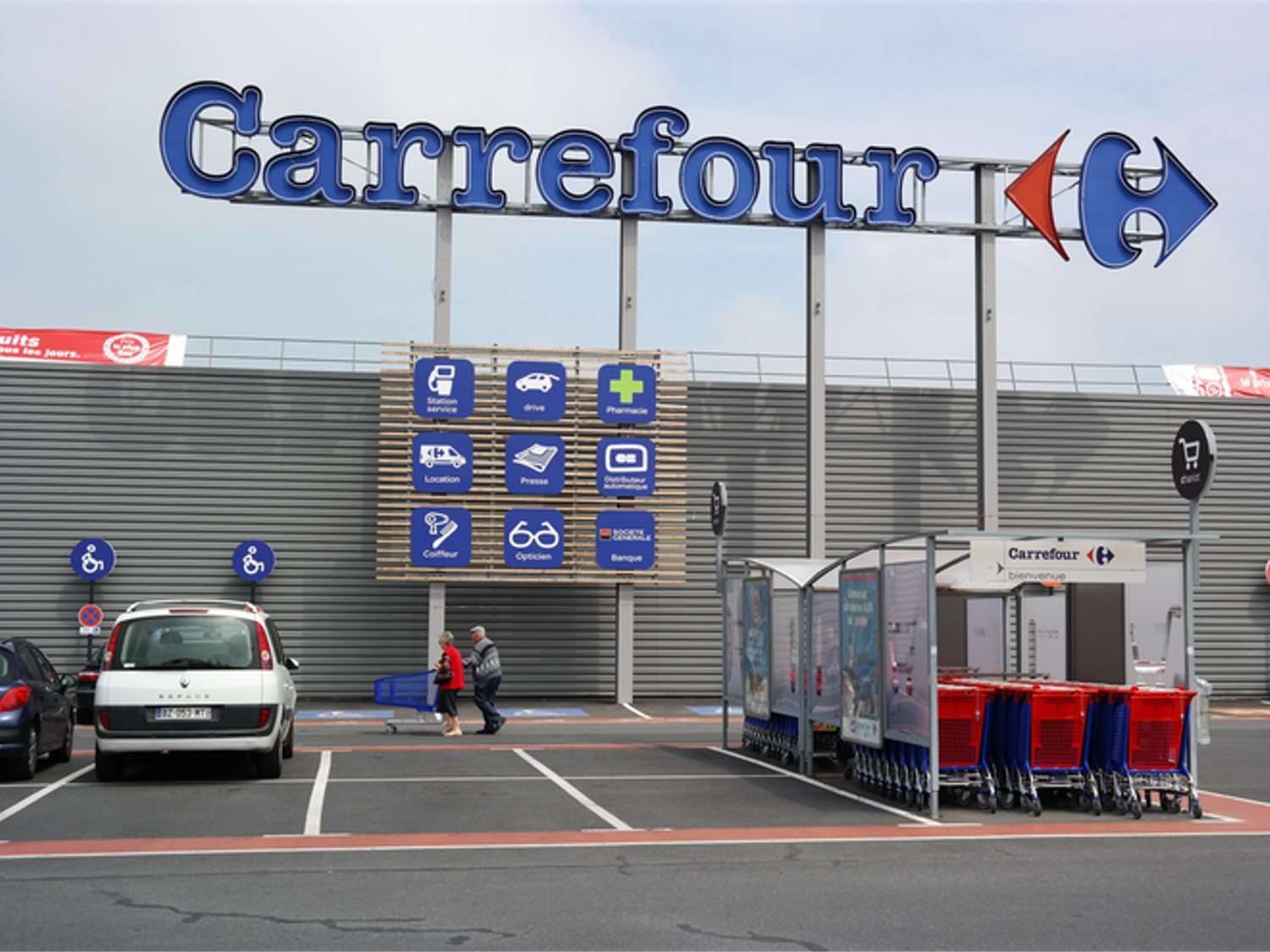 Carrefour instalará hoteles en los aparcamientos de sus centros comerciales