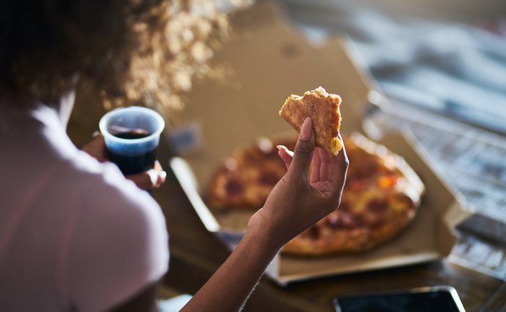 Más de un 37% de los encuestados aseguran haber comido carne cuando están borrachos o vuelven a casa de haber estado de fiesta con sus amigos