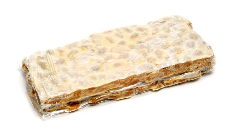 Tableta de turrón duro o de Alicante, producto típico de la gastronomía navideña española