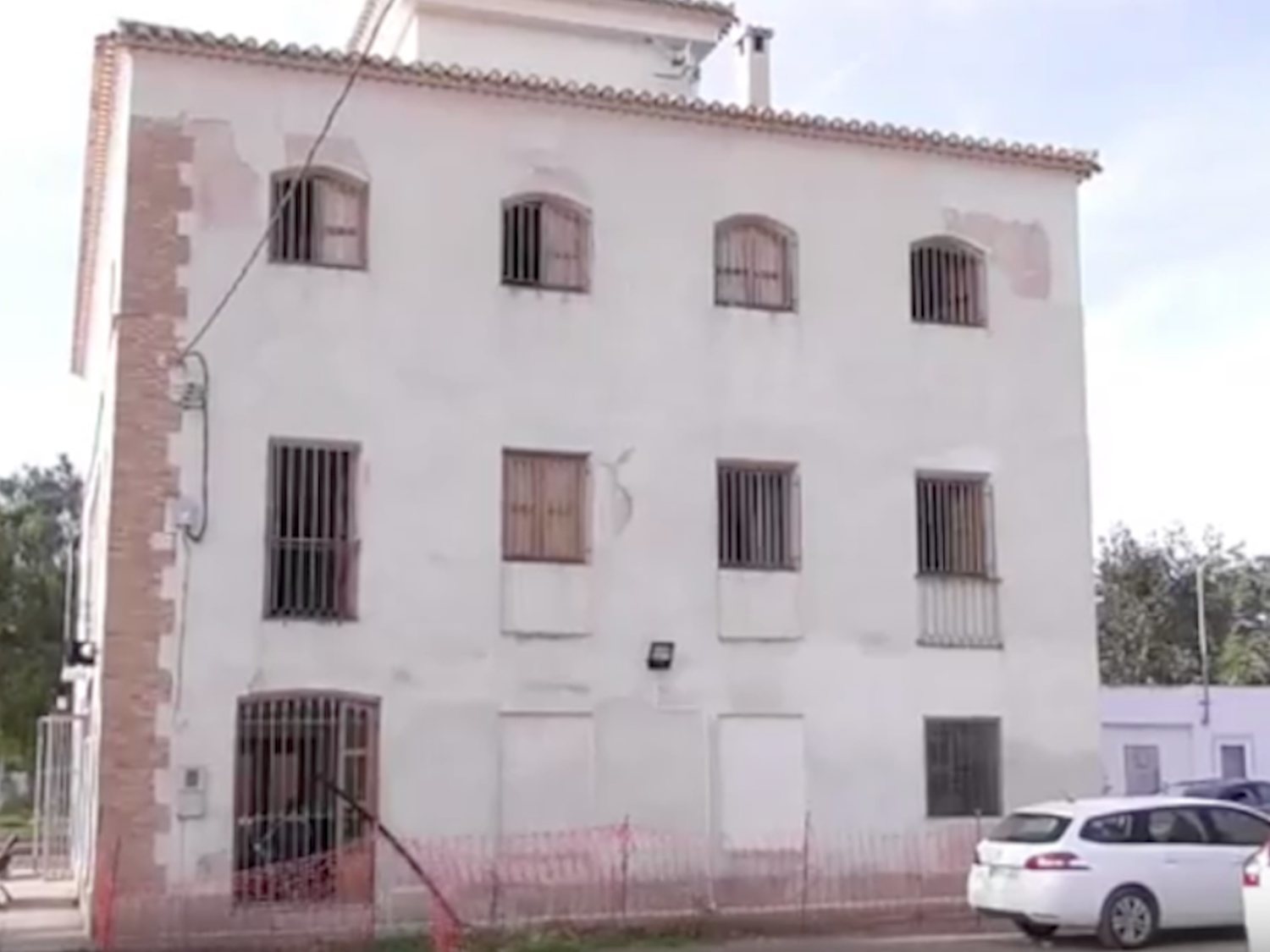Colocan un artefacto explosivo simulado en un centro de MENAs en Alhama de Murcia