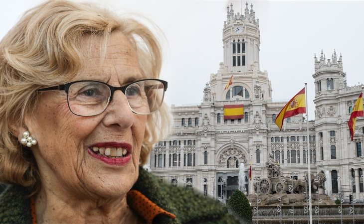 Manuela Carmena, durante sus últimos cinco meses como alcaldesa de Madrid, empleó 3.200 euros en banderas