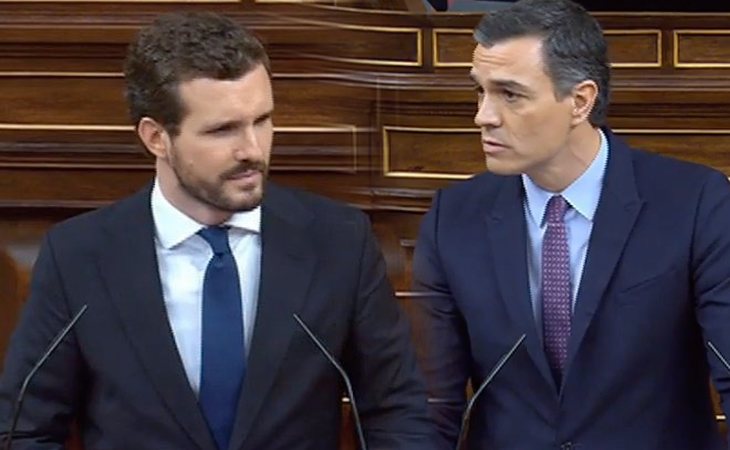 Pedro Sánchez (PSOE), irónico, da las gracias por su moderación a Pablo Casado (PP) después de que anunciase el Apocalipsis