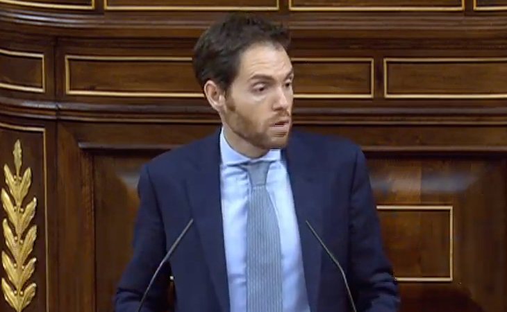 Sergio Sayas (NA+): 'Me impresiona ver a alguien que aspira a ser presidente de España arrodillado ante toda la corte de separatistas e ...