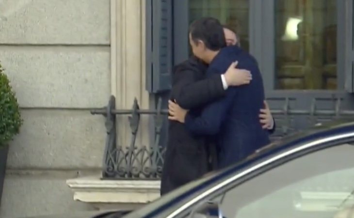 El candidato socialista a la Presidencia del Gobierno, Pedro Sánchez, ya se encuentra en el Congreso de los Diputados