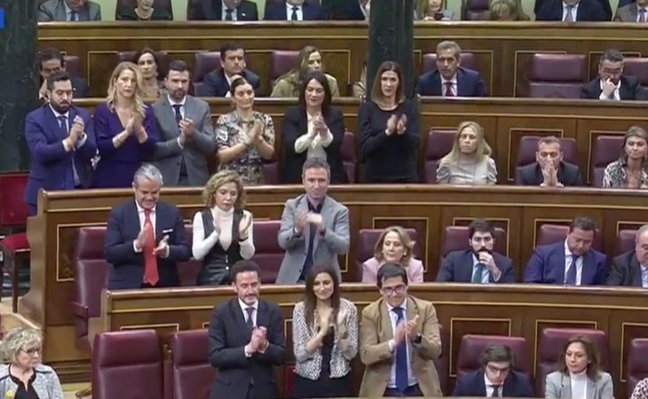 Los diputados de Ciudadanos aplauden a Arrimadas