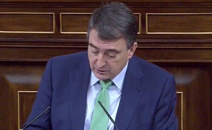 Aitor Esteban (PNV) critica la actitud que la bancada de la derecha ha mantenido en los debates