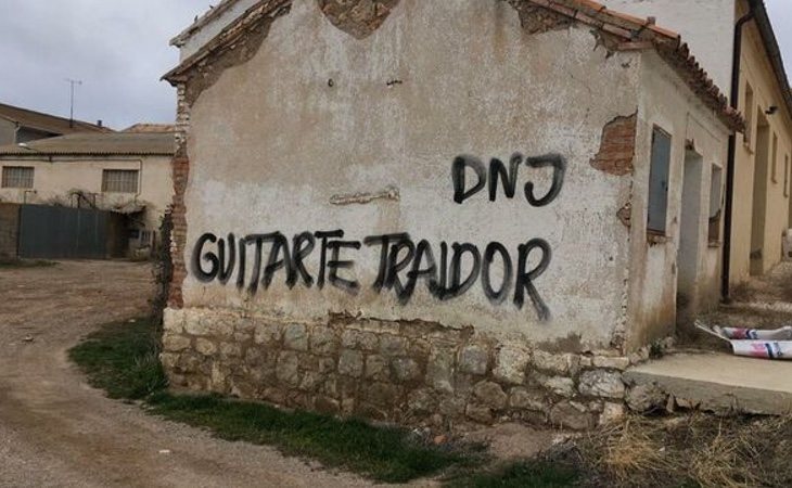 Una de las pintadas contra el diputado de Teruel Existe, Tomás Guitarte