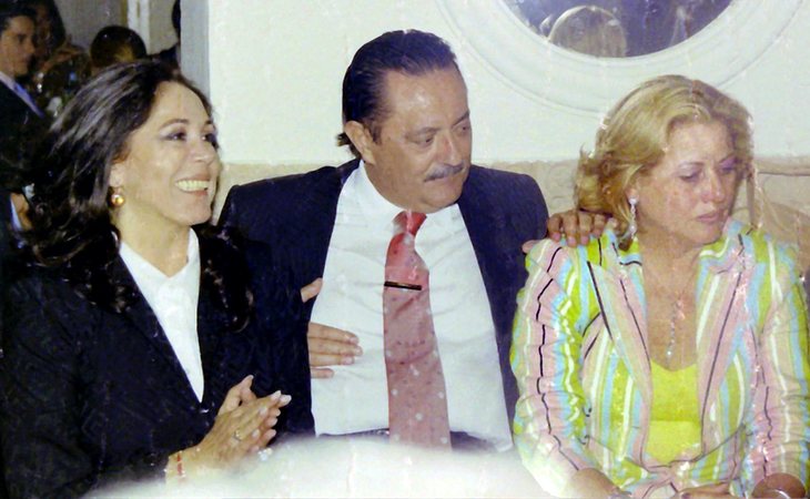 Isabel Pantoja, Julián Muñoz y Mayte Zaldívar en 2003