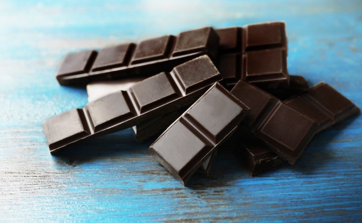 El chocolate negro contiene flavonoides