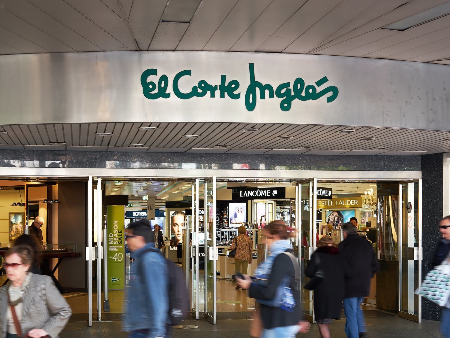 El Corte Inglés empieza a diversificar sus negocios por el estancamiento de sus centros