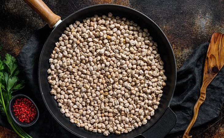 Es muy recomendable dejar los garbanzos en remojo durante la noche previa a su preparación