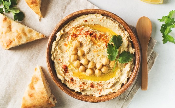 El hummus se ha convertido en una de las formas más populares de consumir estas legumbres