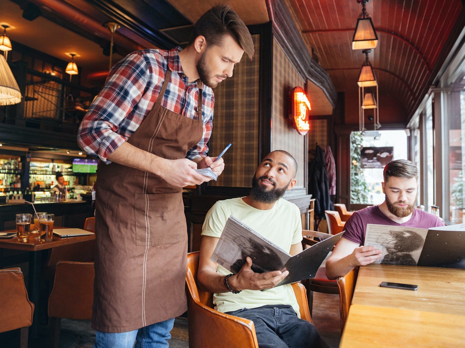 Un restaurante cobra un suplemento a un cliente por formular una "pregunta estúpida"