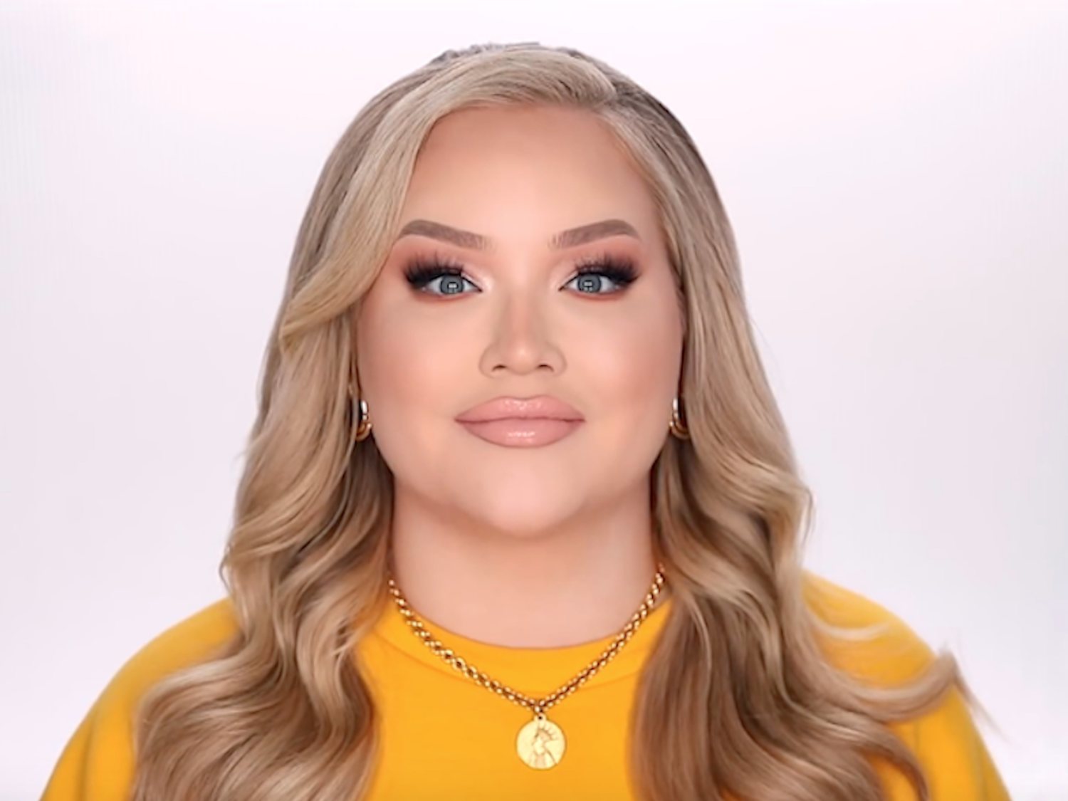 NikkieTutorials, la famosa youtuber, desvela que es trans después de ser chantajeada