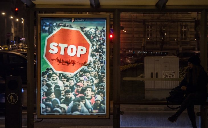 Carteles contra la inmigración en Hungría