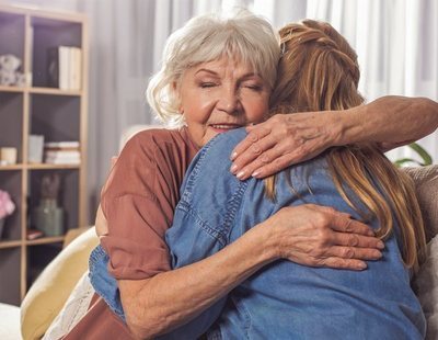 El trabajo de cuidados no remunerado de mujeres equivale a 10 billones de euros anuales