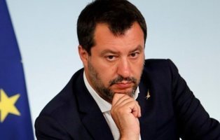 Salvini humilla a una familia tunecina llamando a su casa para preguntarles si venden droga