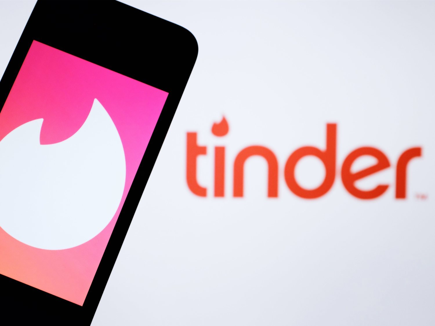 Tinder introducirá un botón del "pánico" para evitar acoso entre sus usuarios