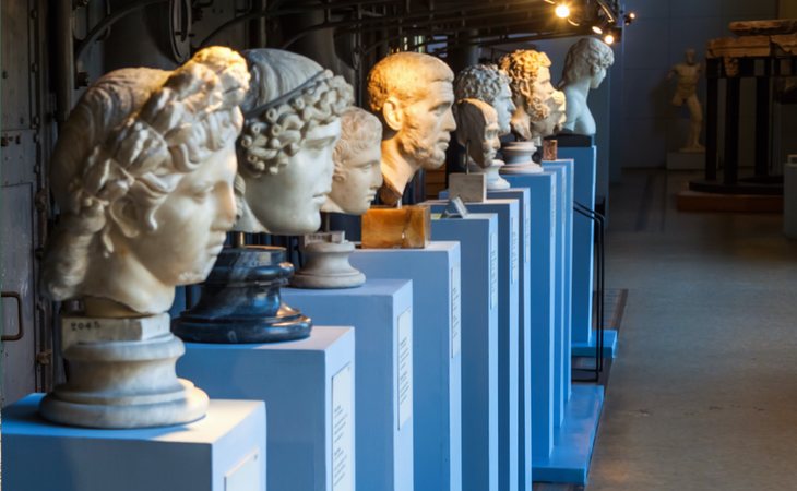 Esculturas y maquinaria en la Centrale Montemartini de Roma