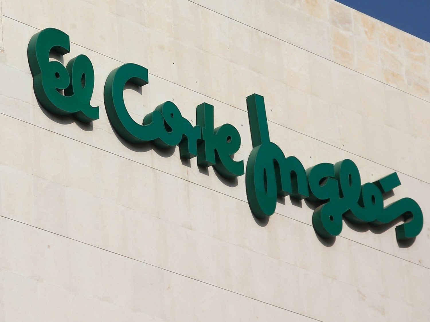 El Corte Inglés inicia los trámites para cerrar este conocido centro comercial de Madrid