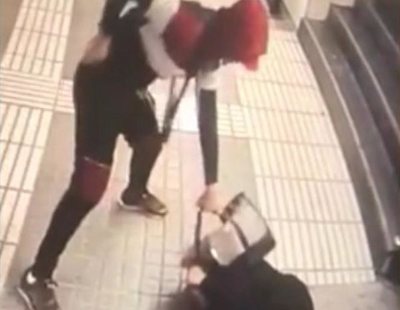 Brutal agresión a una mujer en el metro de Barcelona para robarle el bolso