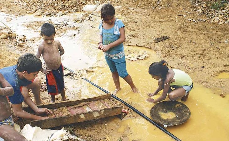 La extracción de oro en Venezuela se ha convertido en un foco de violaciones de derechos humanos