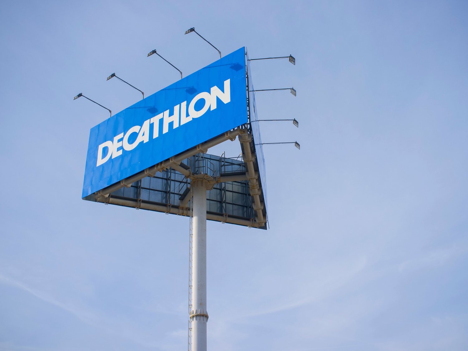 Trabajar en Decathlon: así son las condiciones y salarios de sus empleados