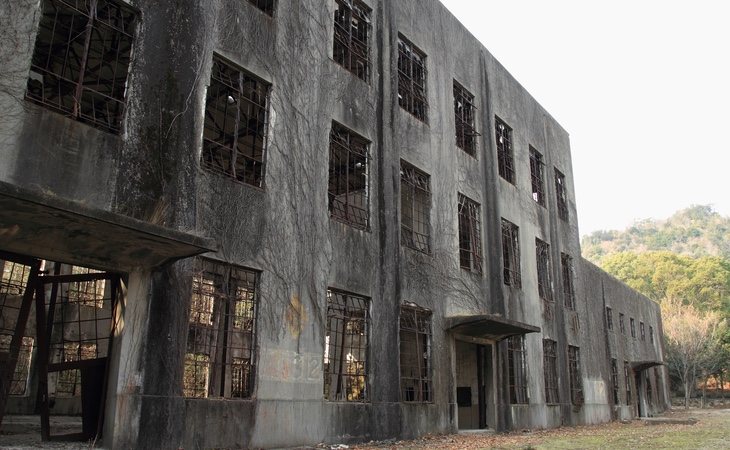 Edificio abandonado en la isla