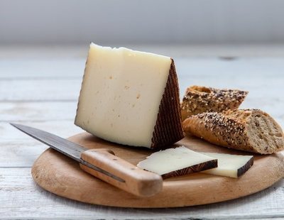 Alerta alimentaria: Sanidad retira de la venta estos quesos por riesgo para la salud
