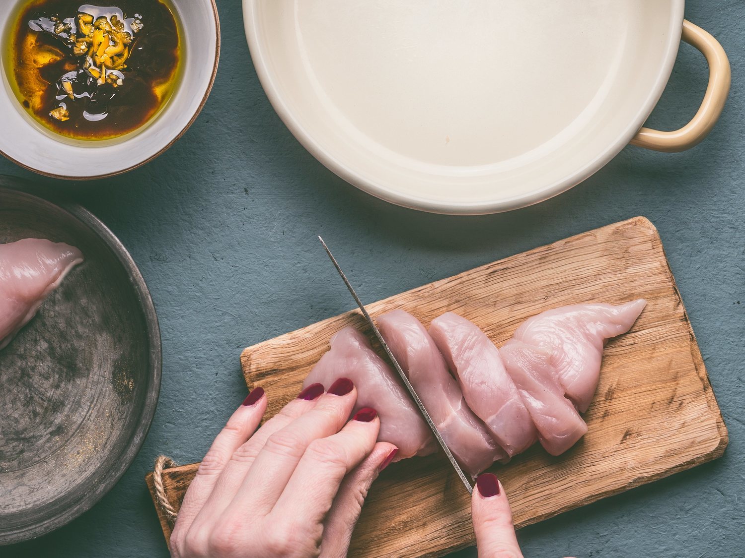 El peligroso error que cometemos al cocinar pollo: así exponemos a nuestra salud