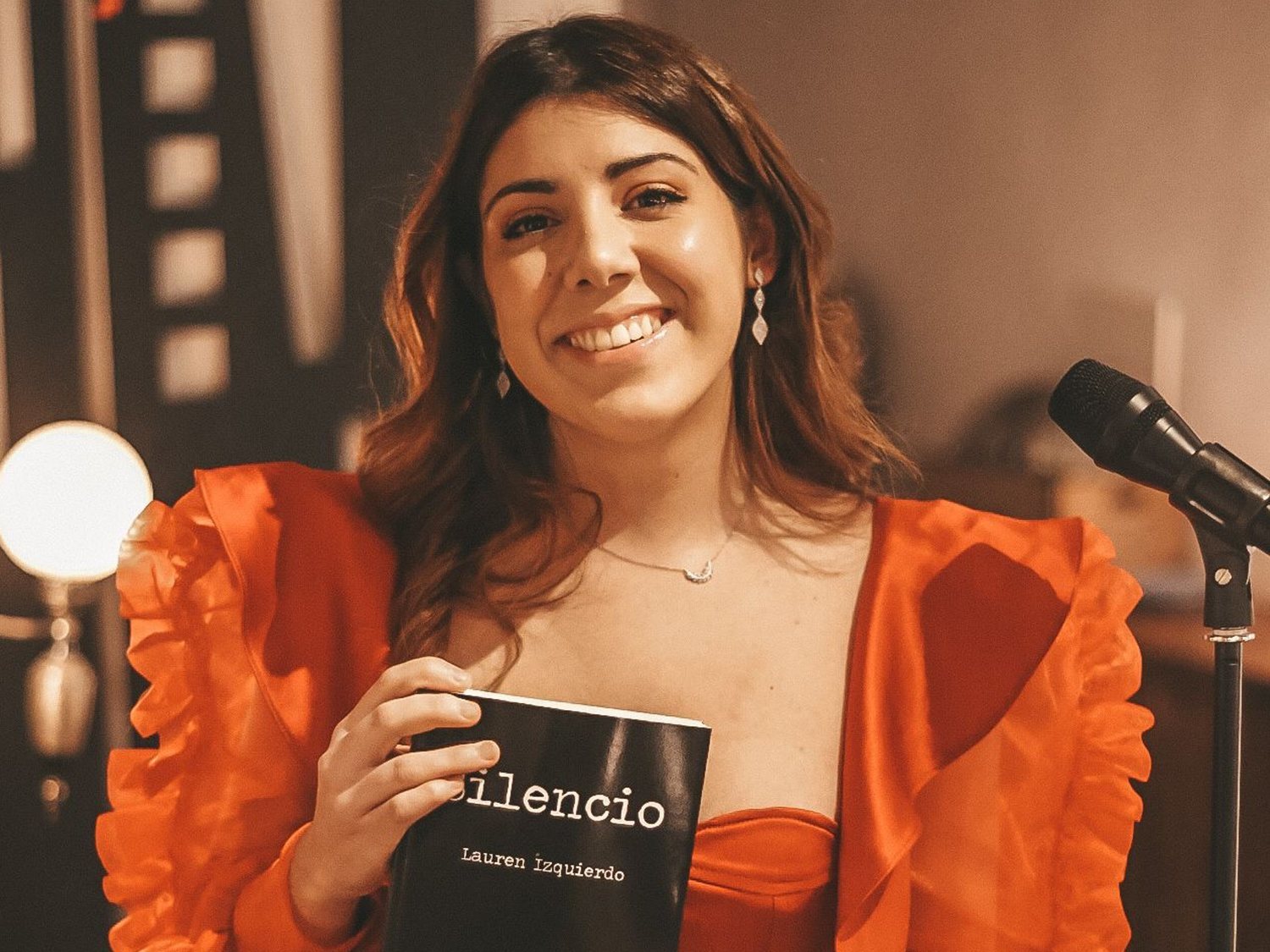 Lauren Izquierdo rompe el 'Silencio' con su novela debut: éxito, fama y fracaso