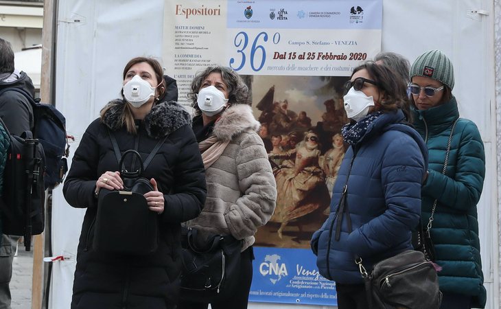 Venecia también se ha llenado de mascarillas en pleno carnaval ante el miedo al coronavirus